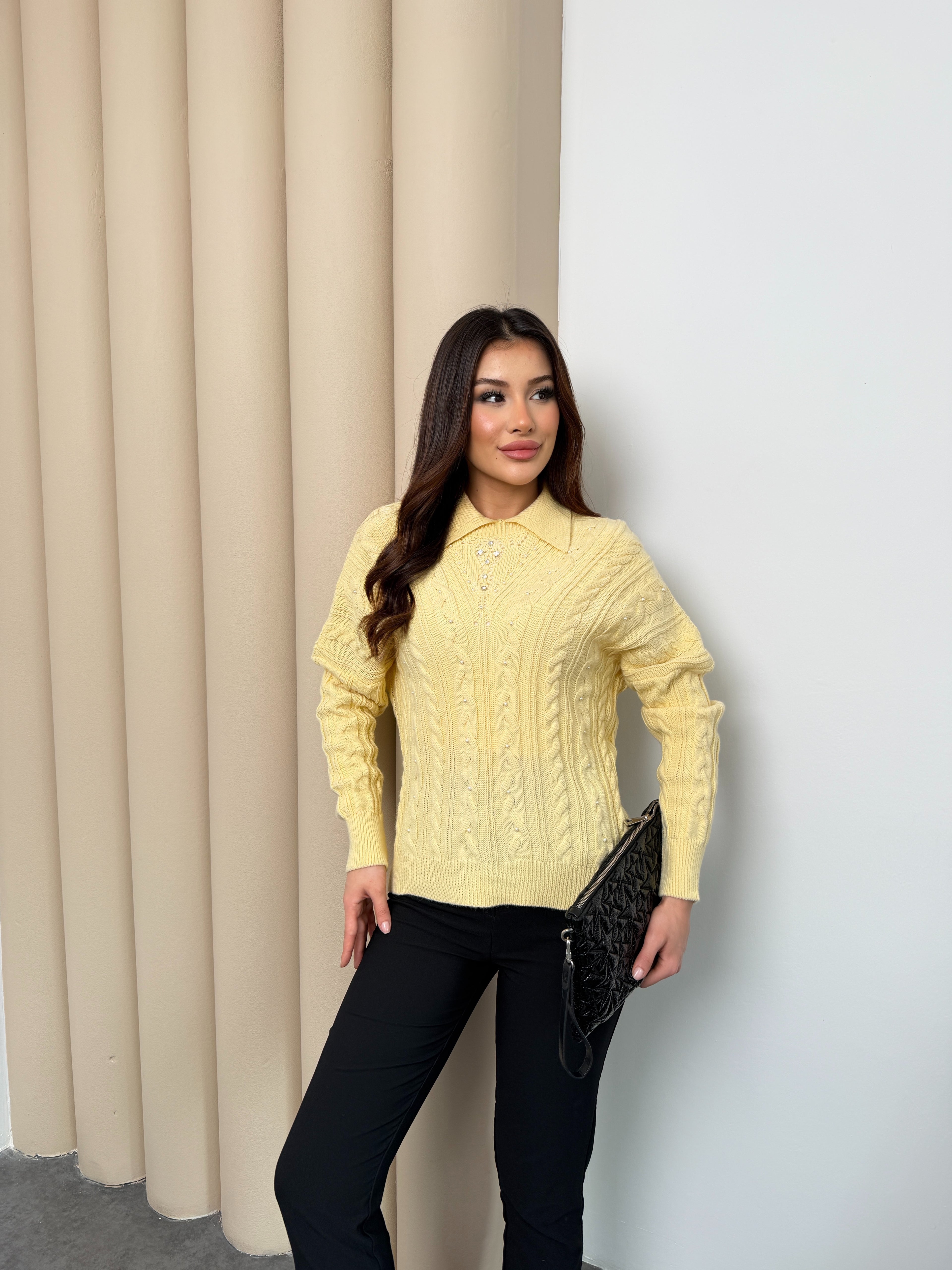 Yakalı İnci Detaylı Triko Kazak