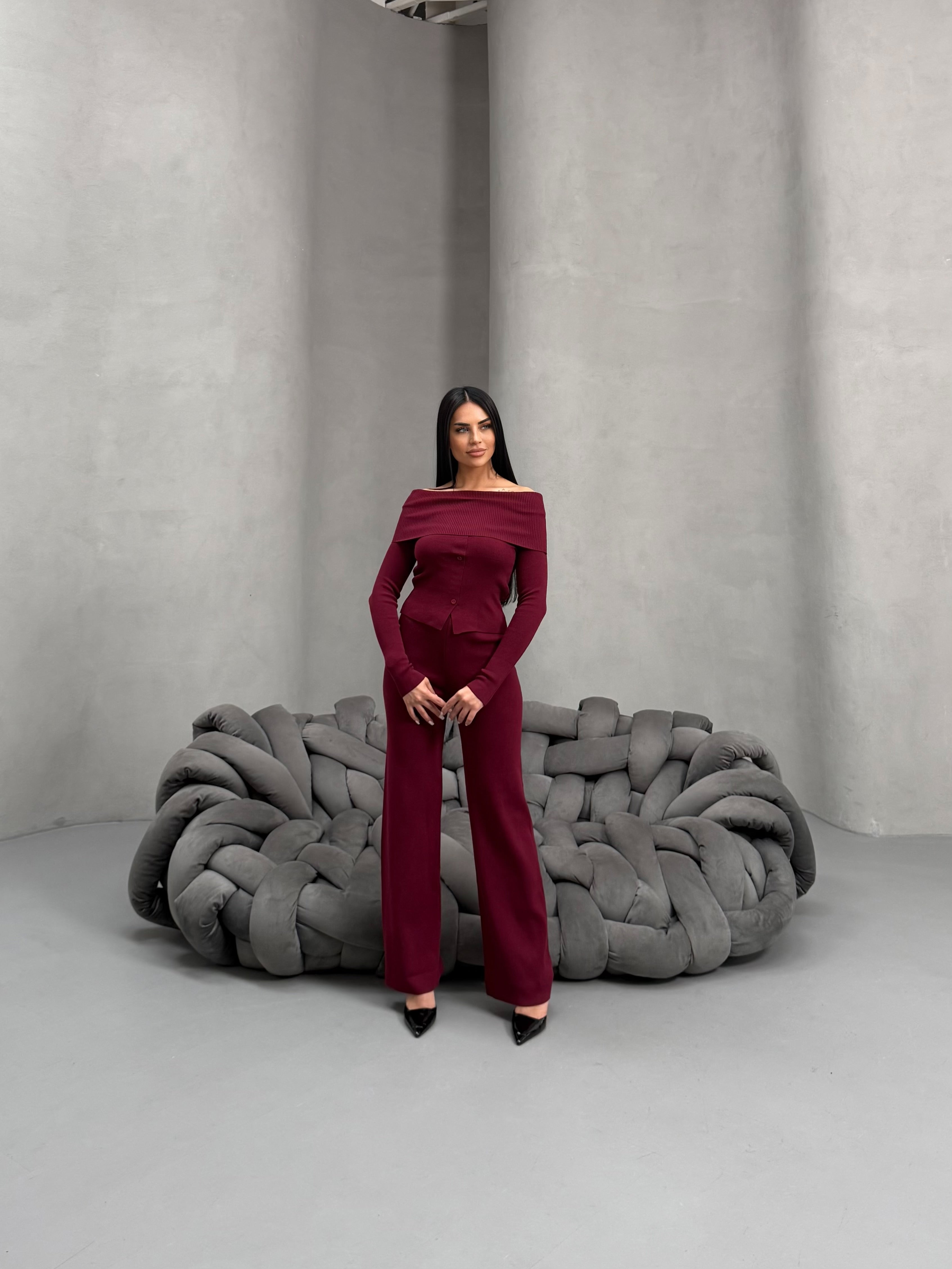 Kayık Yaka Düğme Detaylı Triko Takım