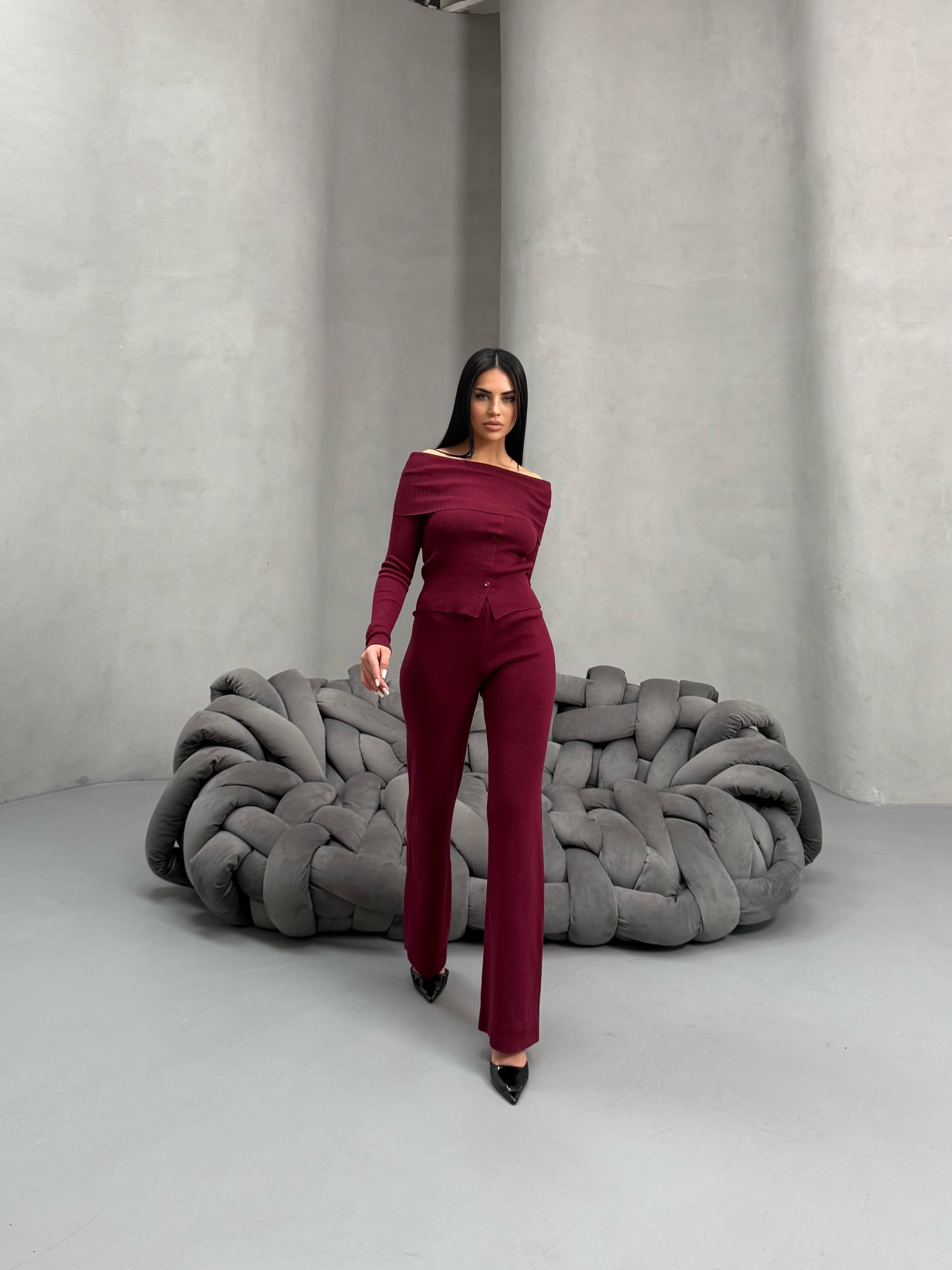 Kayık Yaka Düğme Detaylı Triko Takım