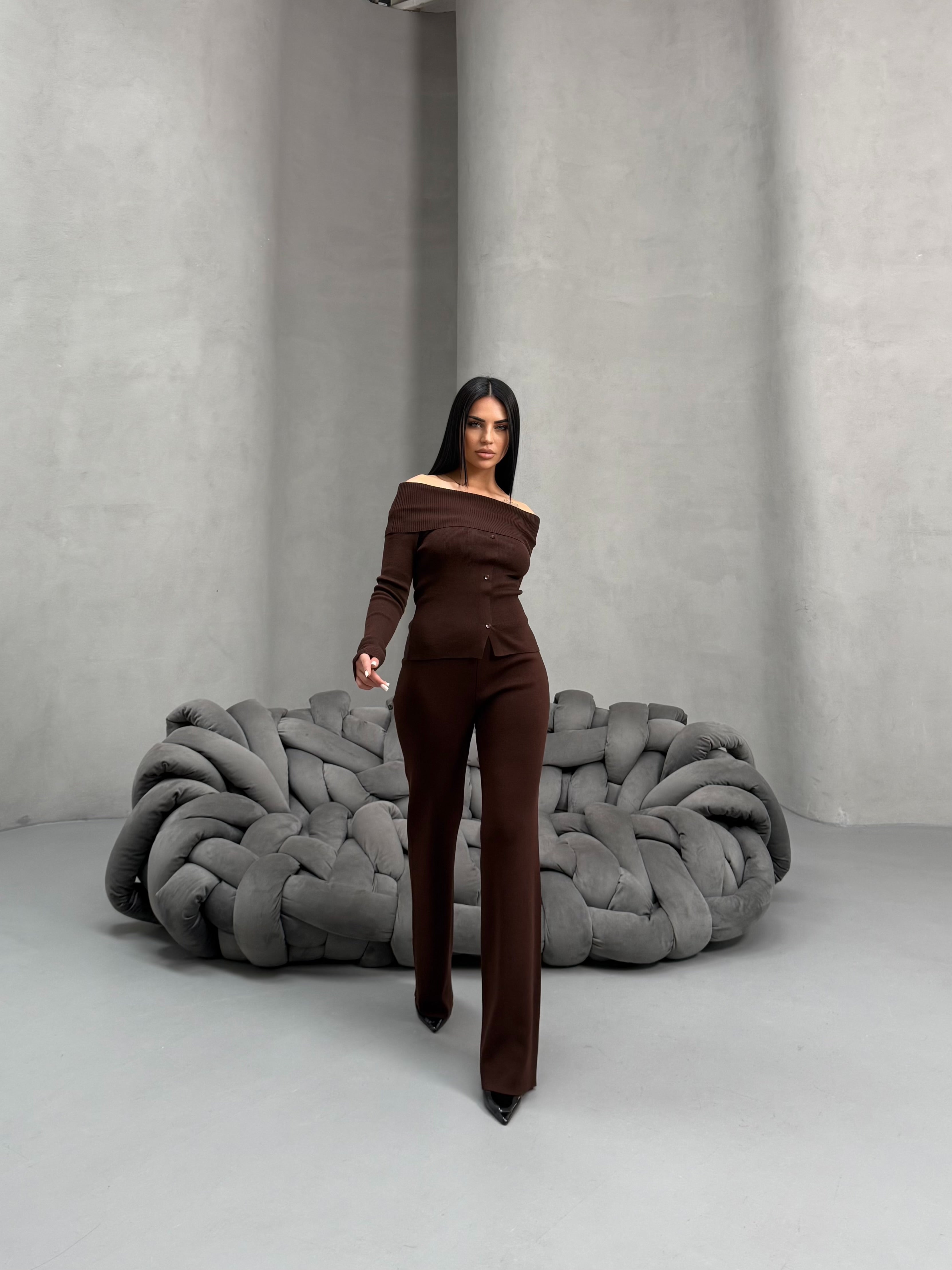 Kayık Yaka Düğme Detaylı Triko Takım